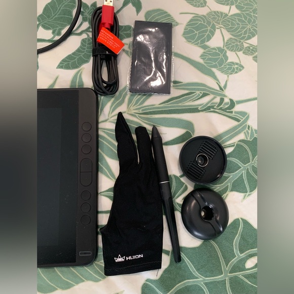 Huion kamvas 13 drawing tablet - Picture 3 of 5